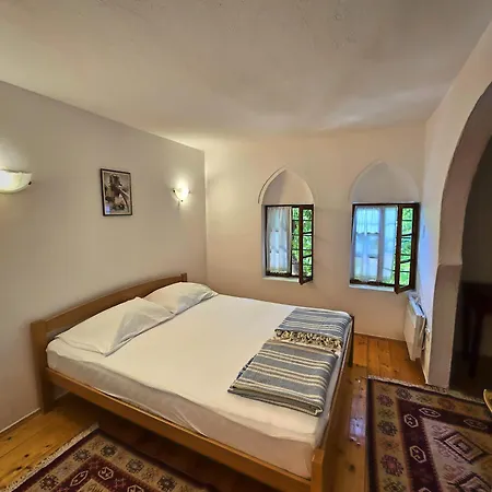 Divan By The River * Mostar