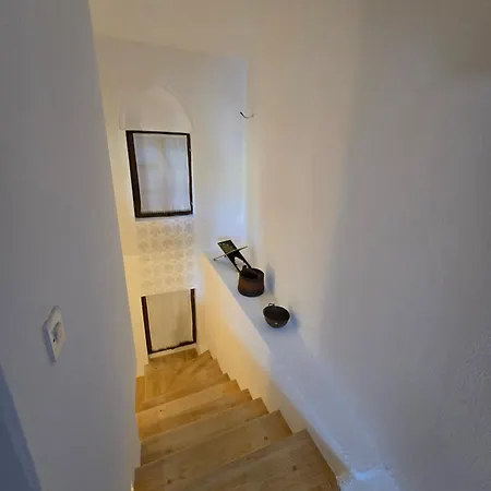 Apartment Divan By The River *