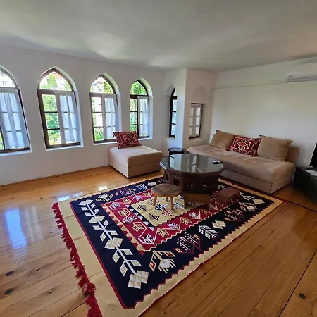 Divan By The River Apartman